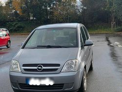 Grau Gebraucht 2004 Opel Meriva Van / Kleinbus | 2.000 € (Fairer Preis)