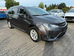 Grau Gebraucht 2019 Chrysler Pacifica SUV | 20.999 €