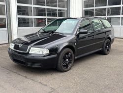 Schwarz Gebraucht 2002 Skoda Octavia Elegance Kombi | 940 € (Etwas zu teuer)
