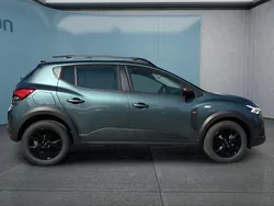 Grün Neu 2025 Dacia Sandero Stepway Kleinwagen | 21.549 € (Teuer)