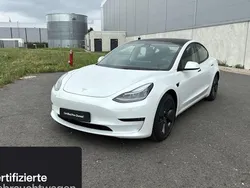 Weiß Gebraucht 2021 Tesla Model 3 Long Range Limousine | 25.500 € (Teuer)