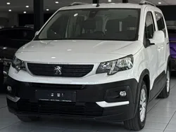 Weiß Gebraucht 2018 Peugeot Rifter Active Van / Kleinbus | 16.950 € (Guter Preis)