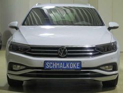 Glacier white (metallic) Gebraucht 2023 VW Passat Elegance Kombi | 28.950 € (Fairer Preis)