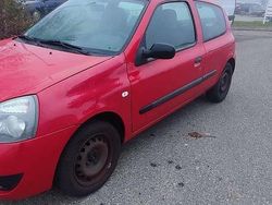 Rot Gebraucht 2007 Renault Clio II Campus Limousine | 1.390 € (Fairer Preis)