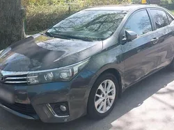 Grau Gebraucht 2014 Toyota Corolla Limousine | 12.000 €