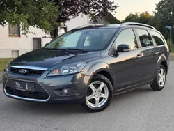 Grau Gebraucht 2009 Ford Focus Ghia Kombi | 2.500 € (Fairer Preis)