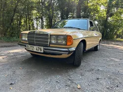 Gelb Gebraucht 1984 Mercedes E230 Limousine | 11.999 €