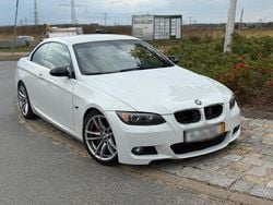 Weiß Gebraucht 2008 BMW 330 Cabriolet M Sport Cabrio | 12.500 € (Etwas zu teuer)
