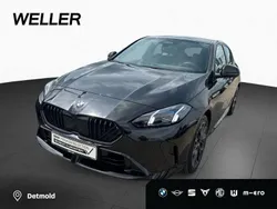 Saphirschwarz (schwarz) Gebraucht 2024 BMW 118 M Sport Kleinwagen | 38.450 €