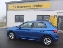 Blau Gebraucht 2024 Skoda Fabia Selection Limousine | 16.970 € (Guter Preis)