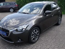 Grau Gebraucht 2016 Mazda 2 Nakama Limousine | 11.200 € (Fairer Preis)