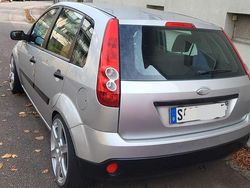 Silber Gebraucht 2005 Ford Fiesta Ambiente Limousine | 1.700 €