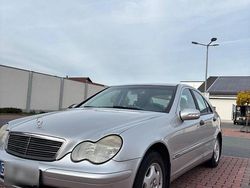 Silber Gebraucht 2003 Mercedes 220 Kombi | 2.950 €