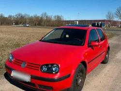 Rot Gebraucht 1998 VW Golf IV Kleinwagen | 200 €