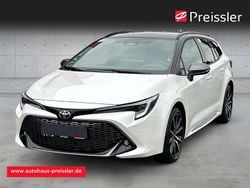 Platinum white pearl mc. (089) Neu 2025 Toyota Corolla Sport Kombi | 35.360 €