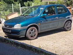 Grün Gebraucht 1998 Opel Corsa Limousine | 1.299 € (Fairer Preis)