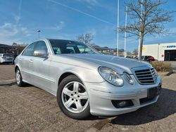 Grau Gebraucht 2008 Mercedes E200 Limousine | 2.500 €