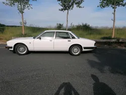 Jaguar XJ40