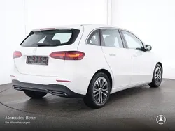 Polarweiß Gebraucht 2024 Mercedes B200 Progressive Van / Kleinbus | 30.890 € (Guter Preis)