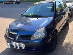 Blau Gebraucht 2004 Renault Clio II Kleinwagen | 900 € (Guter Preis)