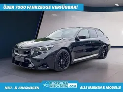 Black sapphire metallic Gebraucht 2025 BMW M5 Basis Kombi | 146.390 €