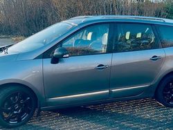 Grau Gebraucht 2014 Renault Grand Scénic III Bose Edition Van / Kleinbus | 8.199 €