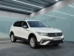 Weiß Gebraucht 2024 VW Tiguan Allspace Life SUV | 39.140 € (Guter Preis)
