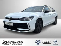 Oryxweiß perleffekt (metallic) Gebraucht 2024 VW Passat R-line Kombi | 49.950 €