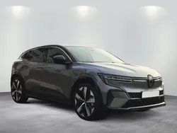 Grau/schwarz Gebraucht 2022 Renault Mégane Techno Limousine | 26.790 € (Guter Preis)