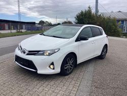 Weiß Gebraucht 2015 Toyota Auris Premium Limousine | 6.499 € (Guter Preis)