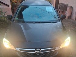 Schwarz Gebraucht 2016 Opel Astra S Kombi | 6.000 € (Guter Preis)