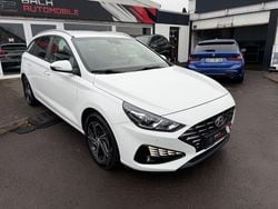 Weiß Gebraucht 2021 Hyundai i30 Trend Kombi | 14.190 € (Guter Preis)