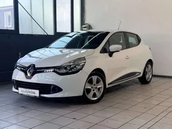 Weiß Gebraucht 2015 Renault Clio IV Dynamique Limousine | 8.890 € (Fairer Preis)