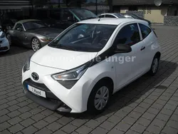 Weiß Gebraucht 2021 Toyota Aygo Kleinwagen | 8.890 € (Guter Preis)