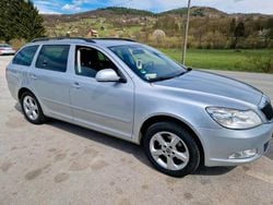Silber Gebraucht 2012 Skoda Octavia Kombi | 3.800 €