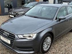 Grau Gebraucht 2015 Audi A3 Sportback Ambiente Limousine | 12.990 € (Guter Preis)
