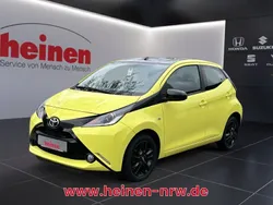 Gelb Gebraucht 2017 Toyota Aygo X-cite Kleinwagen | 7.399 € (Fairer Preis)