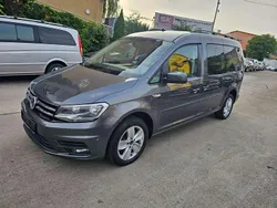 Grau Gebraucht 2016 VW Caddy Maxi Comfortline Van / Kleinbus | 9.500 € (Fairer Preis)