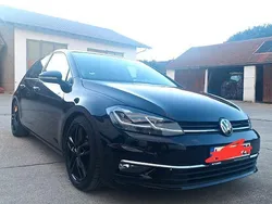 Schwarz Gebraucht 2018 VW Golf VII Highline Kombi | 18.900 € (Etwas zu teuer)