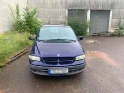 Blau Gebraucht 1998 Chrysler Voyager Van / Kleinbus | 2.000 €
