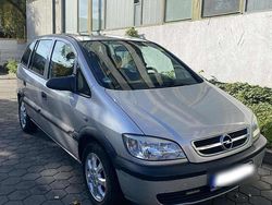 Grau Gebraucht 2003 Opel Zafira Van / Kleinbus | 2.000 € (Fairer Preis)