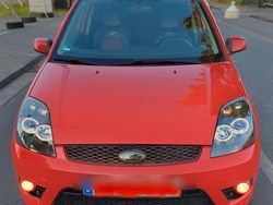 Rot Gebraucht 2005 Ford Fiesta ST Limousine | 2.555 € (Fairer Preis)