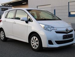 Weiß Gebraucht 2012 Toyota Verso-S Life Van / Kleinbus | 8.499 € (Fairer Preis)