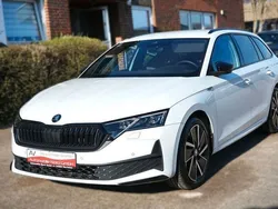 Moon weiß metallic Gebraucht 2024 Skoda Octavia SportLine Kombi | 33.600 € (Guter Preis)