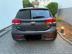 Grau Gebraucht 2019 Kia Rio DREAM-TEAM Edition Limousine | 13.500 € (Fairer Preis)