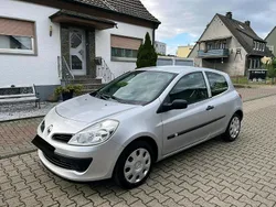 Silber Gebraucht 2006 Renault Clio II Limousine | 2.300 € (Etwas zu teuer)