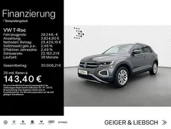 Indiumgrau metallic/schwarz Gebraucht 2024 VW T-Roc Style SUV | 28.249 € (Guter Preis)