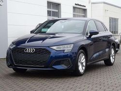 Navarrablau metallic (metallic) Gebraucht 2024 Audi A3 Sportback Basis Kleinwagen | 29.900 € (Guter Preis)