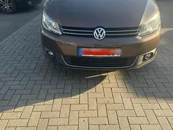 Braun Gebraucht 2013 VW Touran Van / Kleinbus | 6.800 €