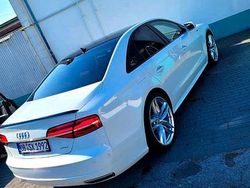 Weiß Gebraucht 2015 Audi A8 Design Limousine | 26.499 €